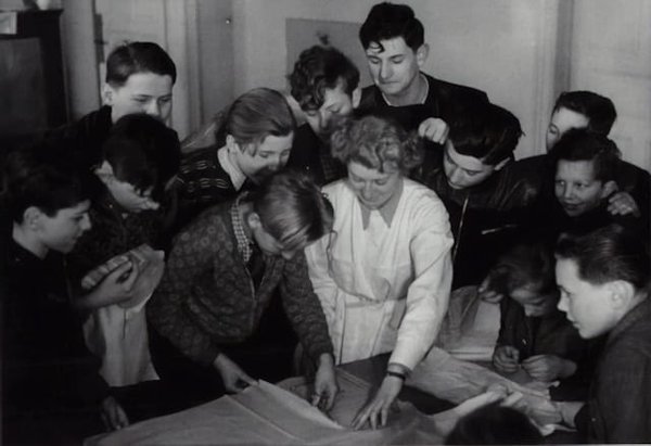 How Do Interactive Virtual Museums Enhance Historical Education?