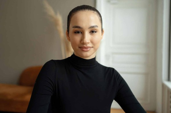 How to Create an Elegant Look with a Single Bold Accessory?