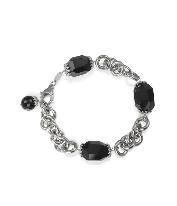 7 trendy ideas for wearing your silver bracelets in style